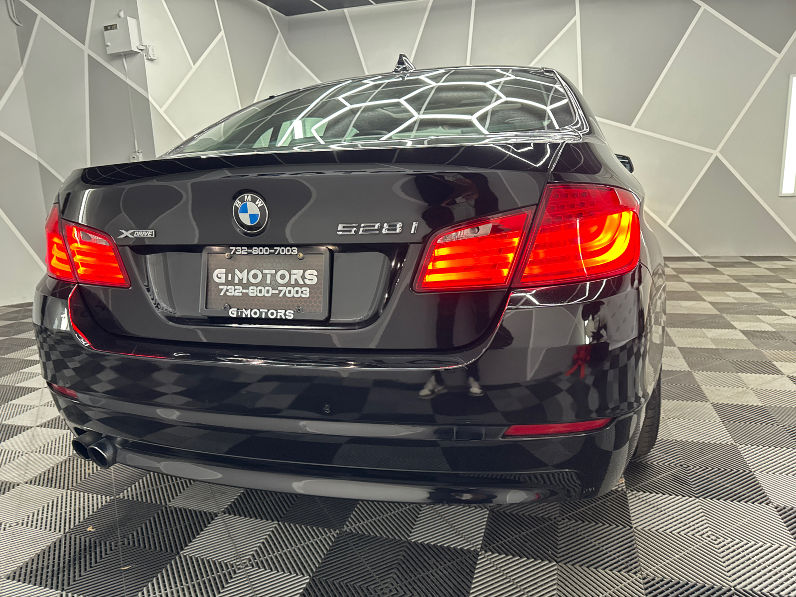 2013 BMW 5 Series 528i xDrive Sedan 4D 8