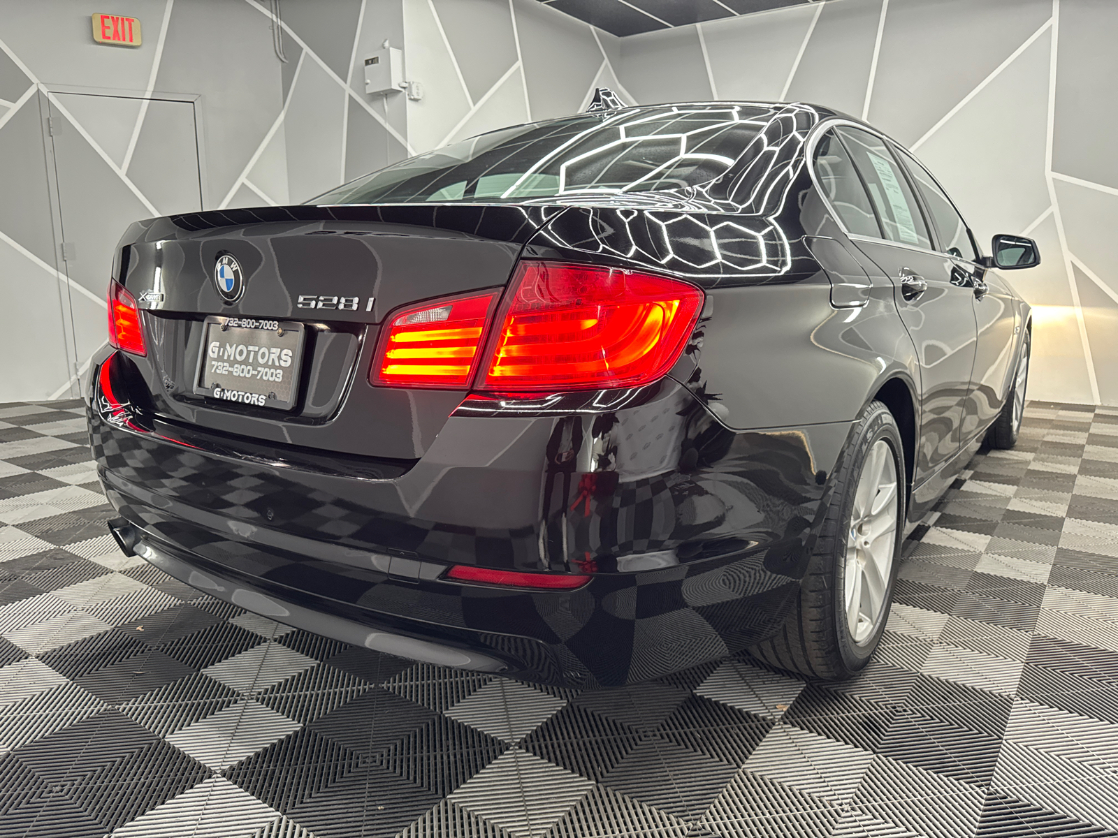 2013 BMW 5 Series 528i xDrive Sedan 4D 9