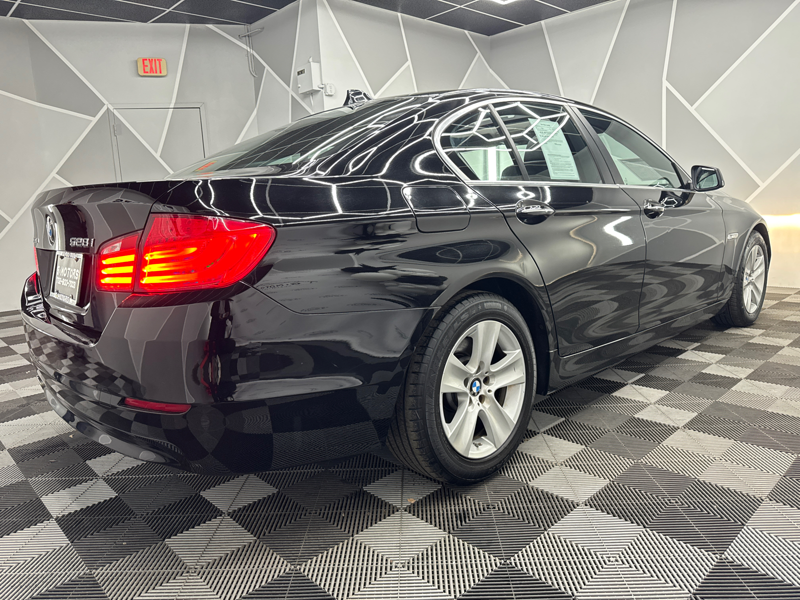 2013 BMW 5 Series 528i xDrive Sedan 4D 10