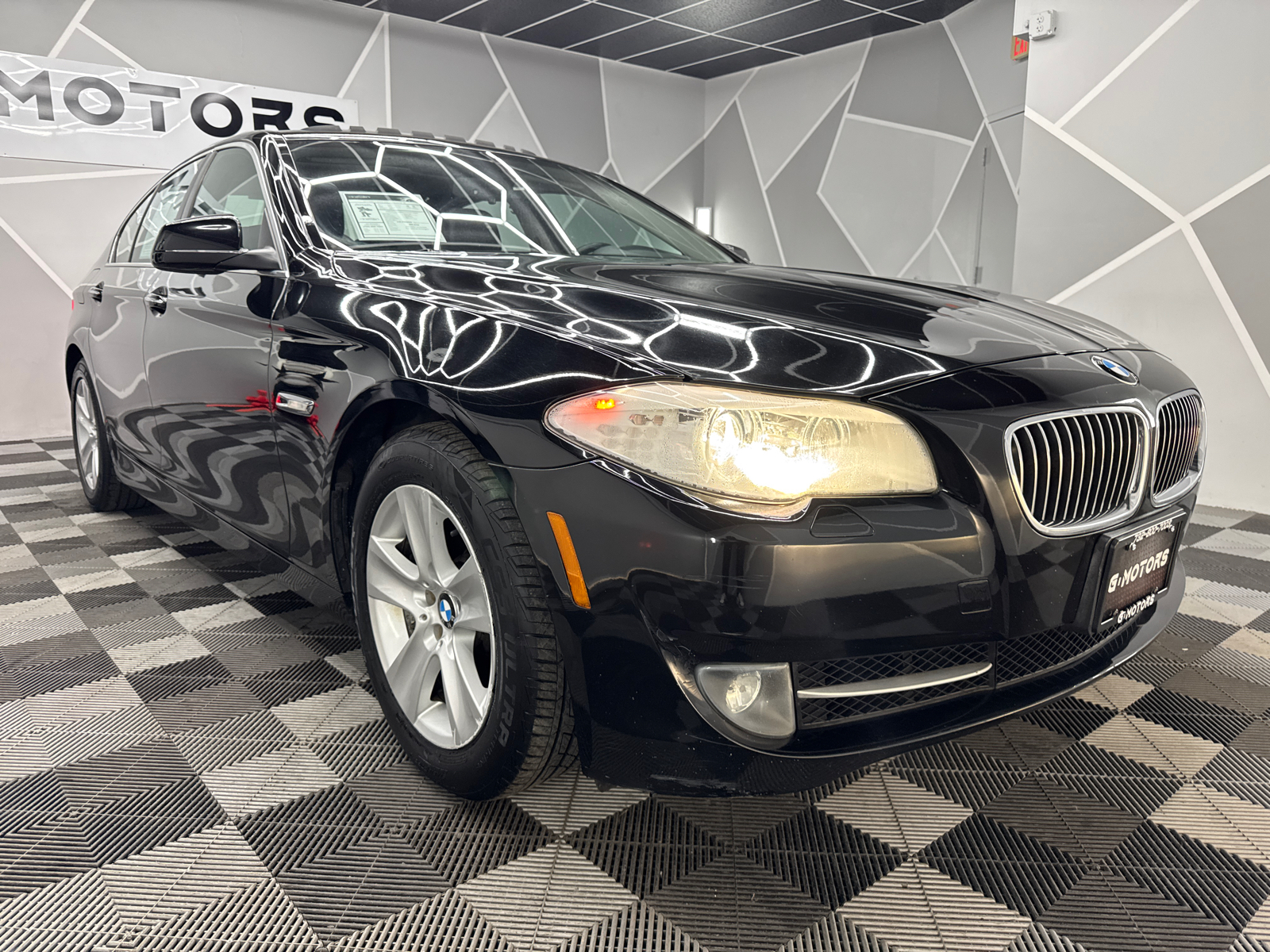 2013 BMW 5 Series 528i xDrive Sedan 4D 13