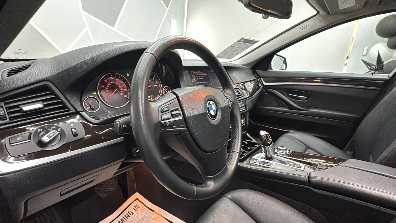 2013 BMW 5 Series 528i xDrive Sedan 4D 37