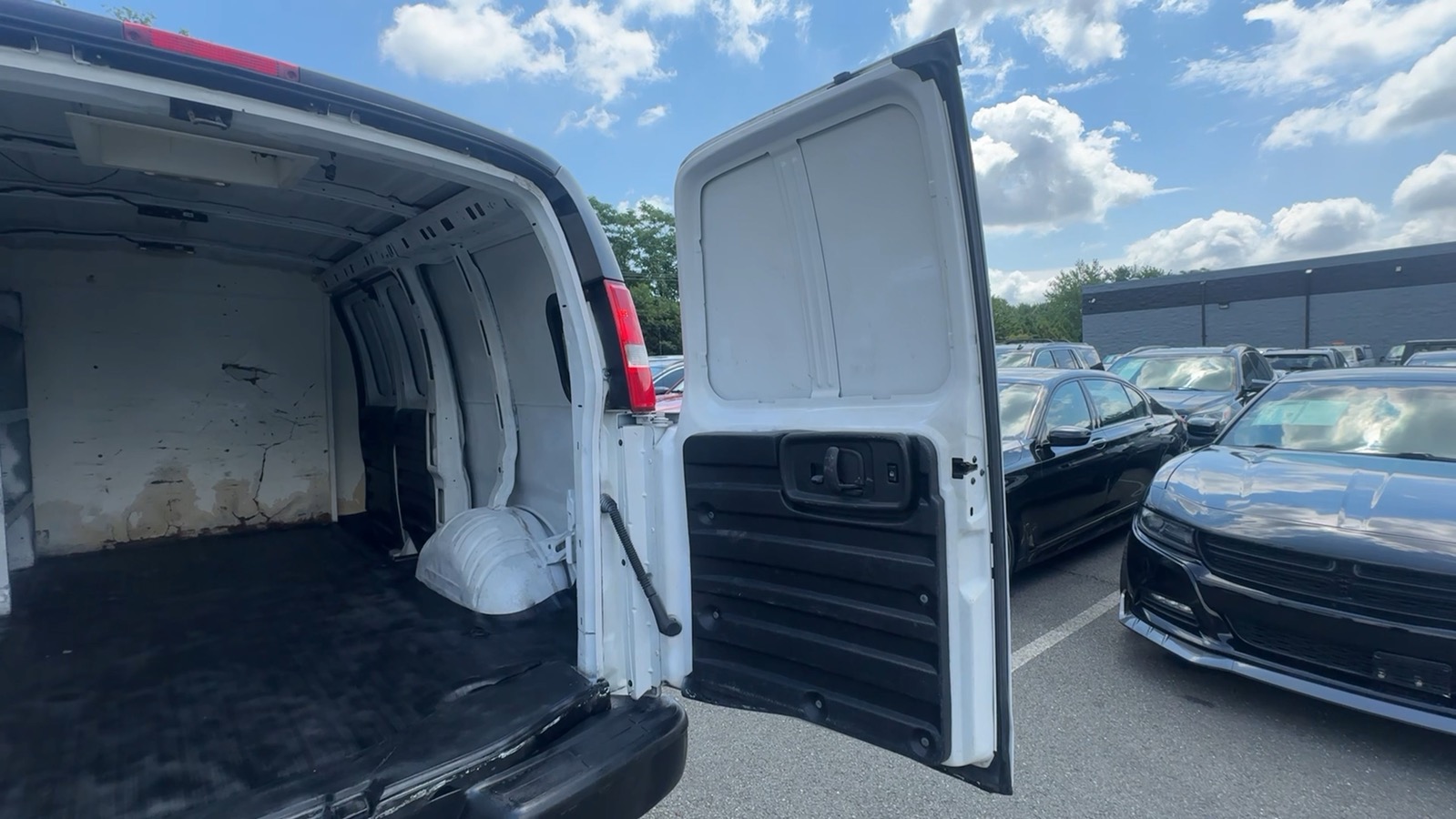 2017 Chevrolet Express 3500 Cargo Regular Van 3D 28