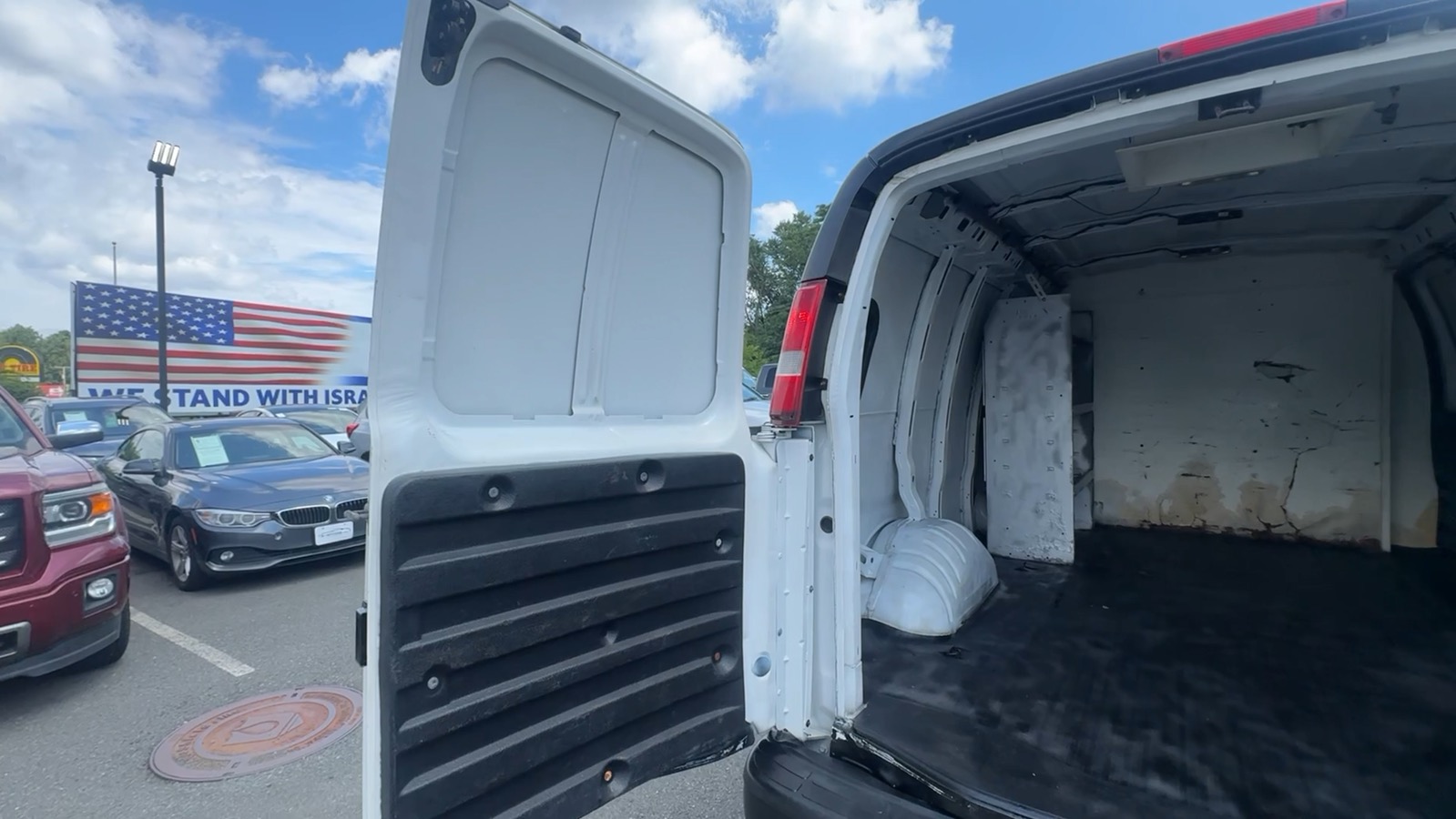 2017 Chevrolet Express 3500 Cargo Regular Van 3D 29