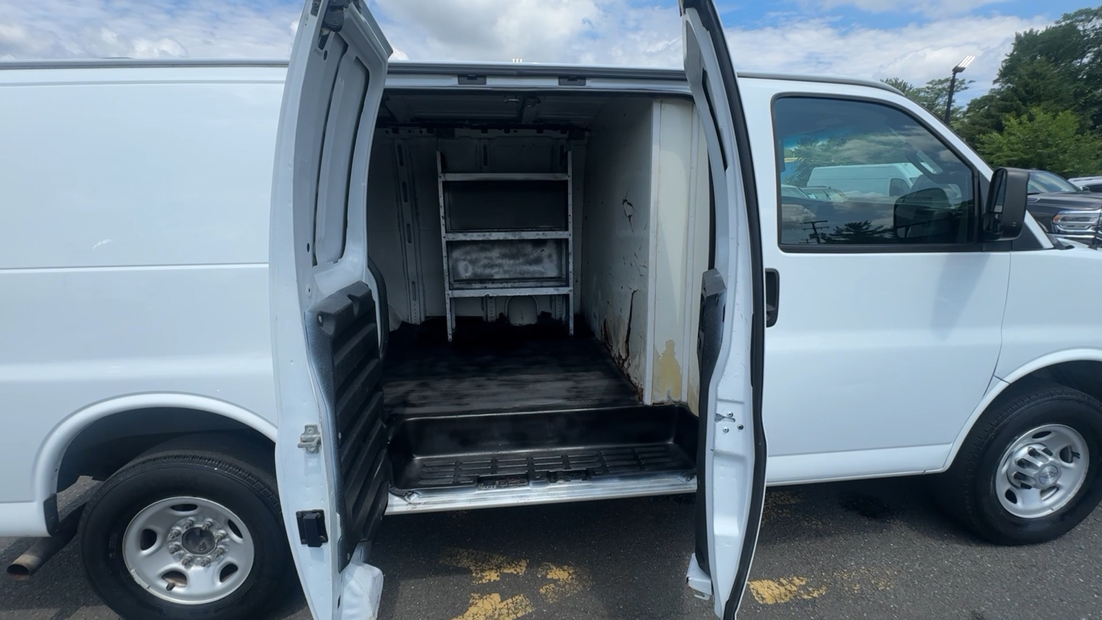 2017 Chevrolet Express 3500 Cargo Regular Van 3D 30