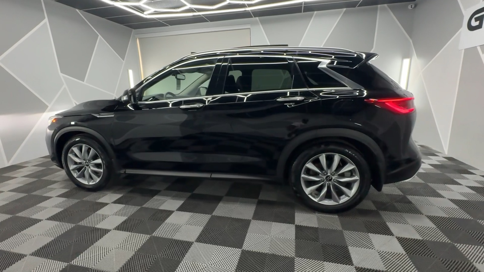 2021 INFINITI QX50 LUXE Sport Utility 4D 3