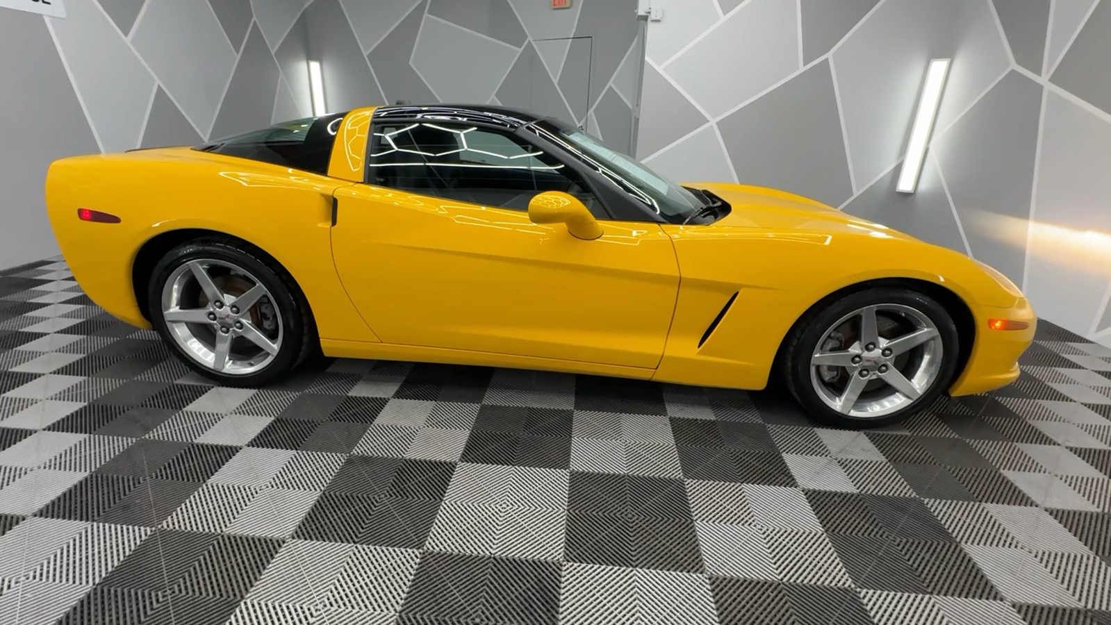 2005 Chevrolet Corvette Coupe 2D 10