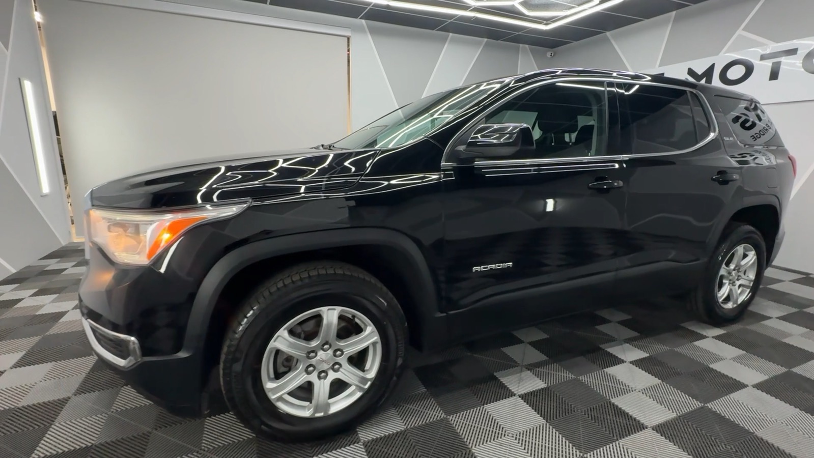 2019 GMC Acadia SLE-1 Sport Utility 4D 3