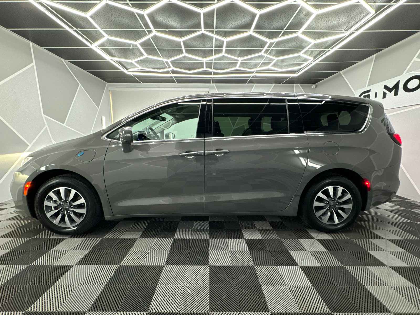 2022 Chrysler Pacifica Hybrid Touring L Van 4D 3