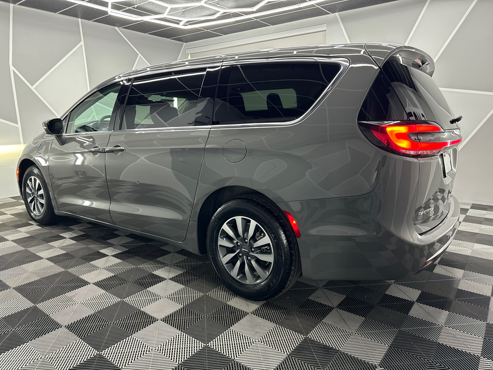 2022 Chrysler Pacifica Hybrid Touring L Van 4D 4