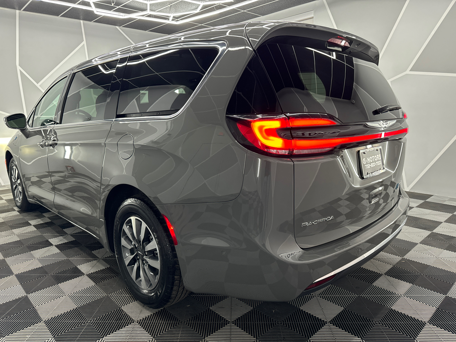 2022 Chrysler Pacifica Hybrid Touring L Van 4D 5