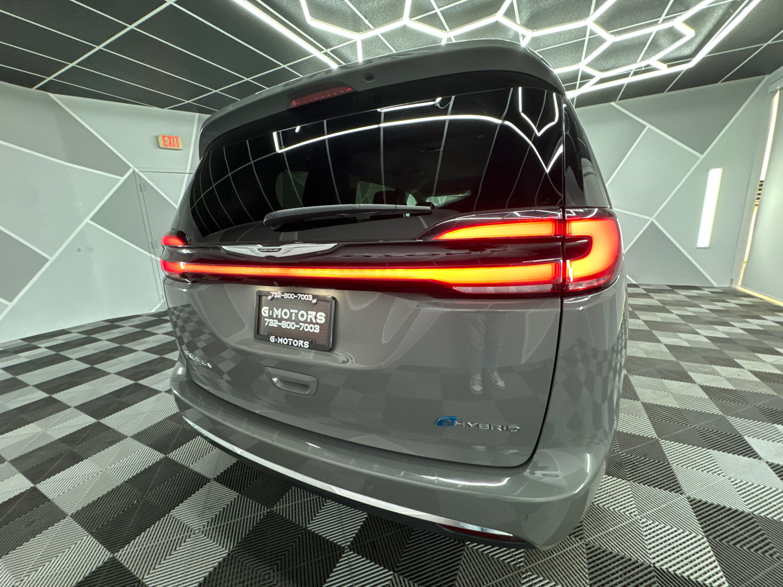 2022 Chrysler Pacifica Hybrid Touring L Van 4D 8