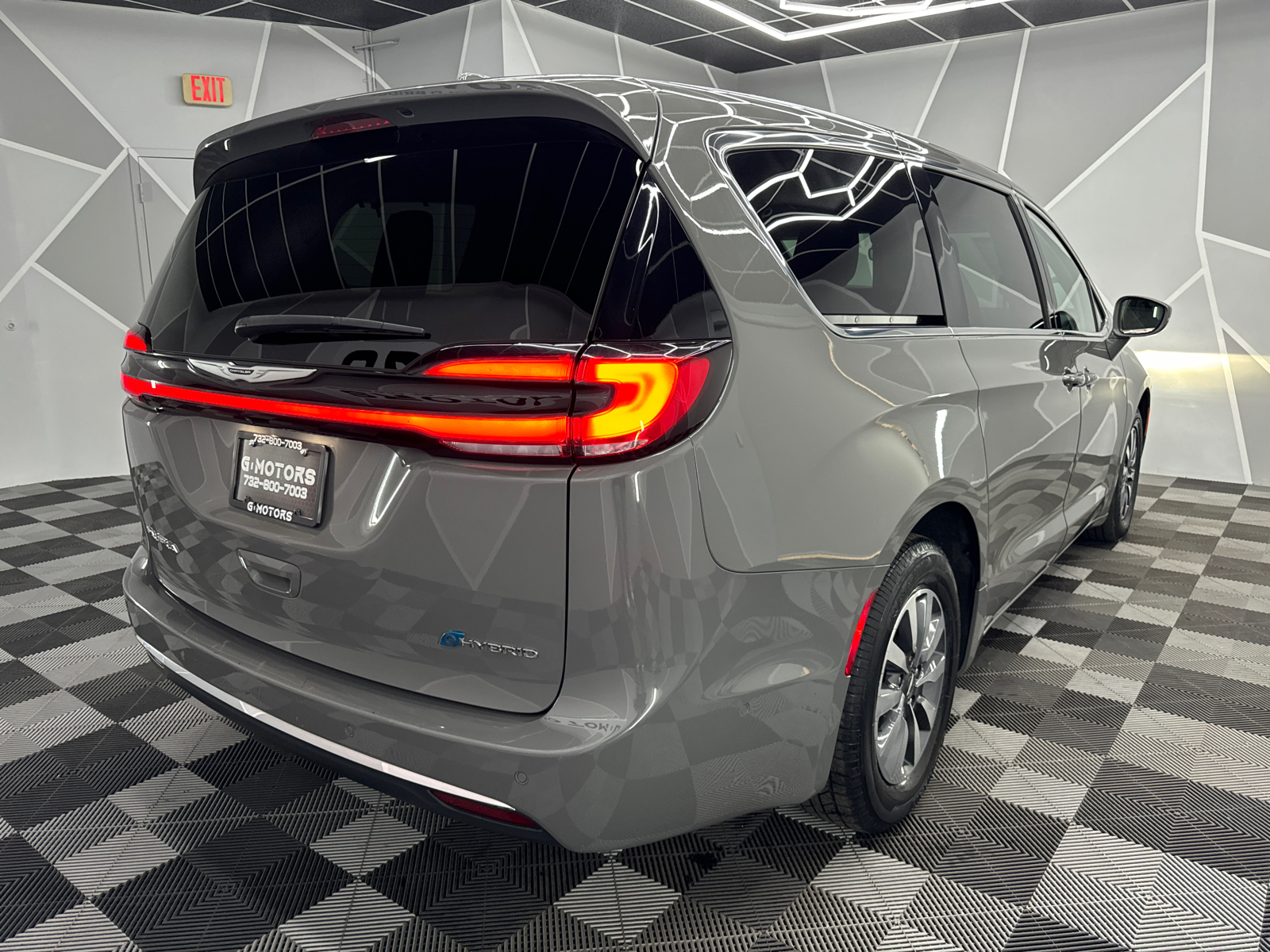 2022 Chrysler Pacifica Hybrid Touring L Van 4D 9