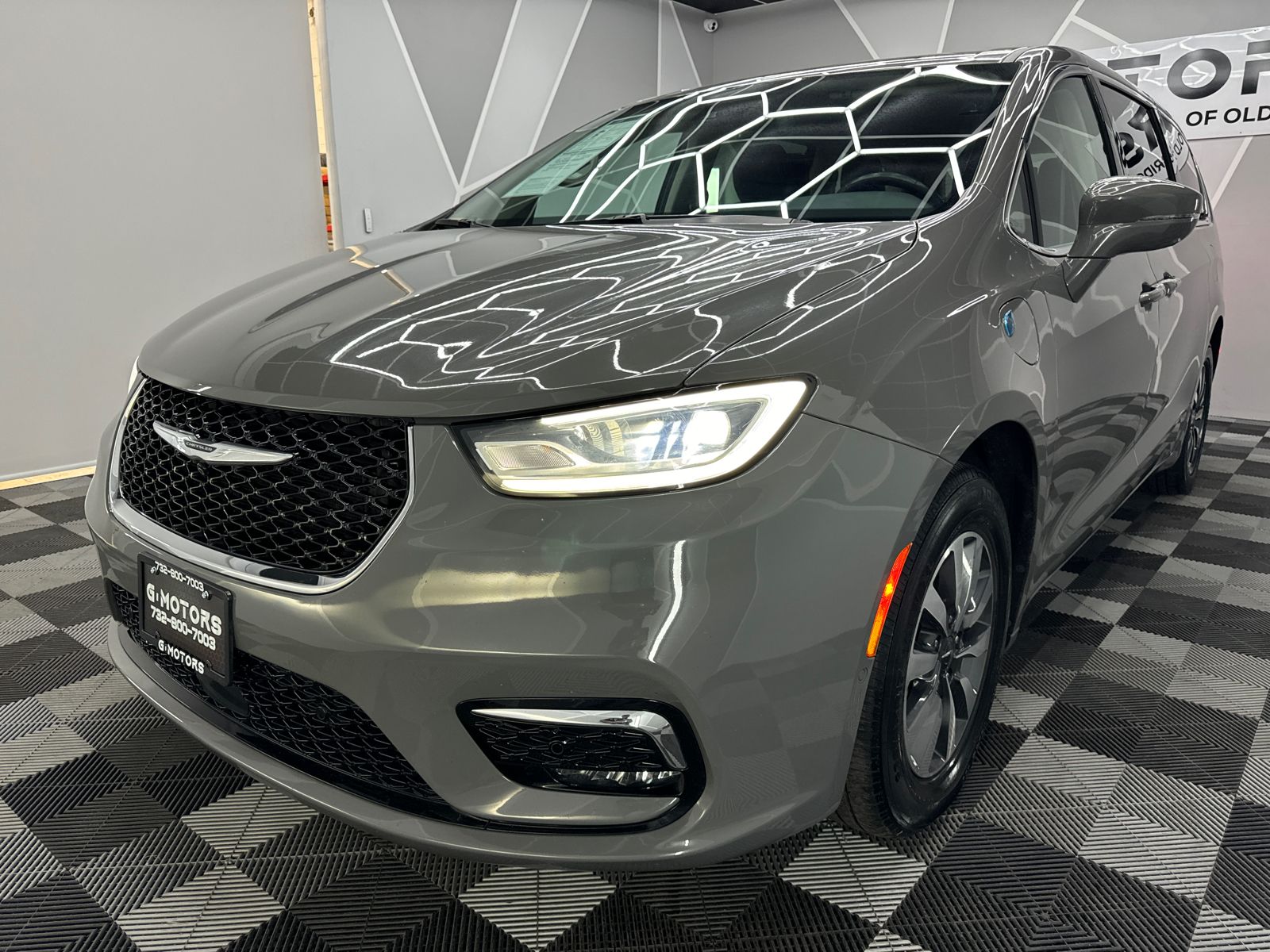 2022 Chrysler Pacifica Hybrid Touring L Van 4D 17