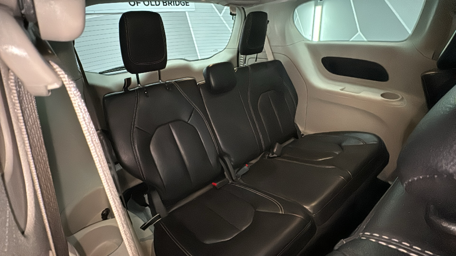 2022 Chrysler Pacifica Hybrid Touring L Van 4D 27