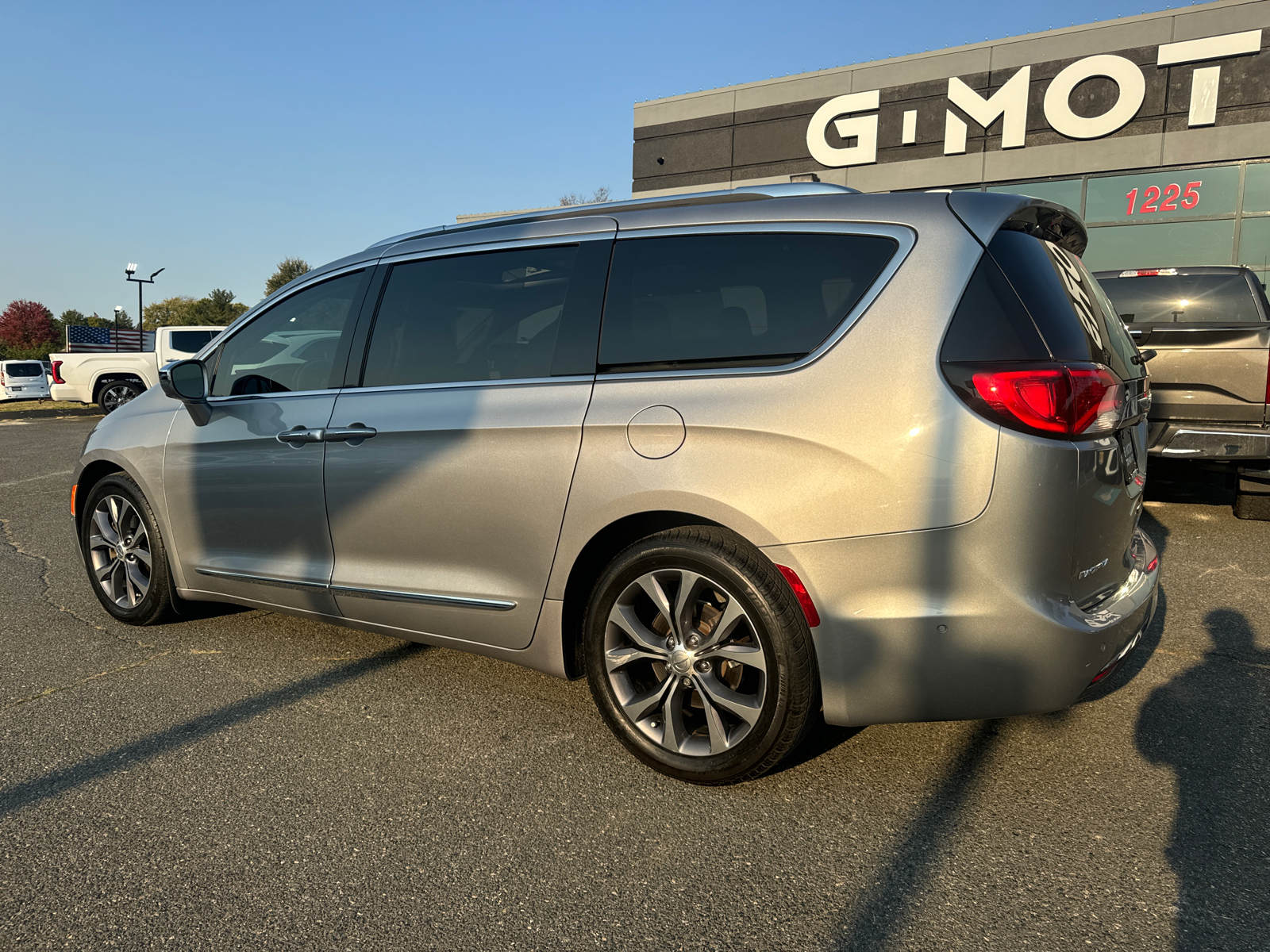 2018 Chrysler Pacifica Limited Minivan 4D 4