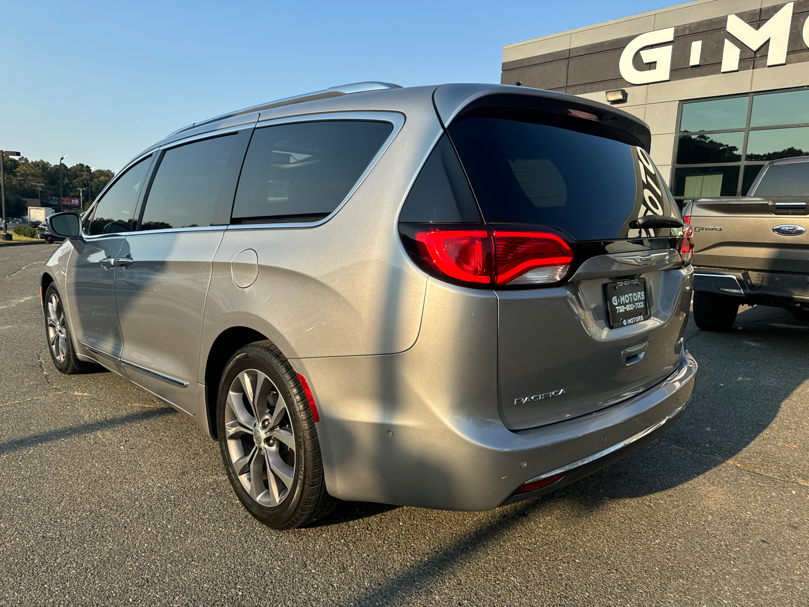 2018 Chrysler Pacifica Limited Minivan 4D 5