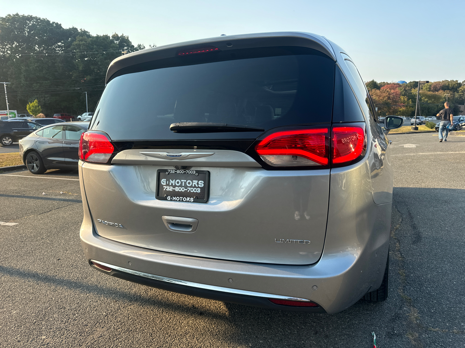 2018 Chrysler Pacifica Limited Minivan 4D 8