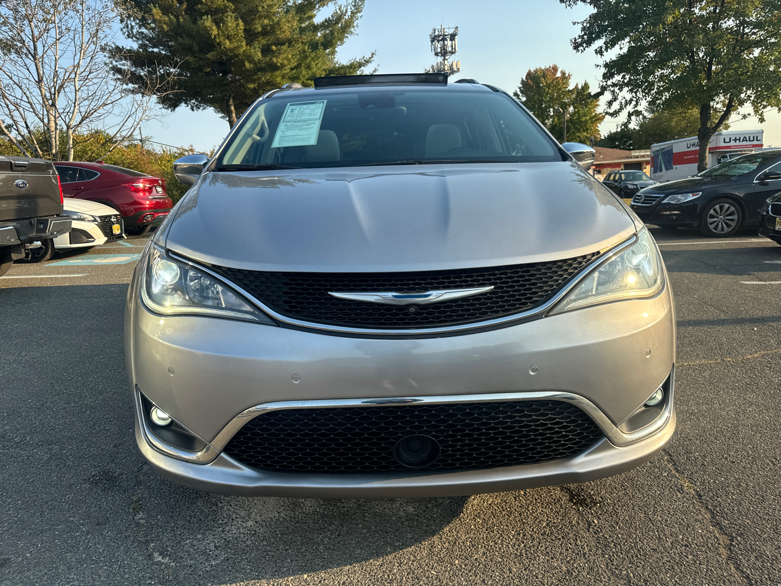 2018 Chrysler Pacifica Limited Minivan 4D 15