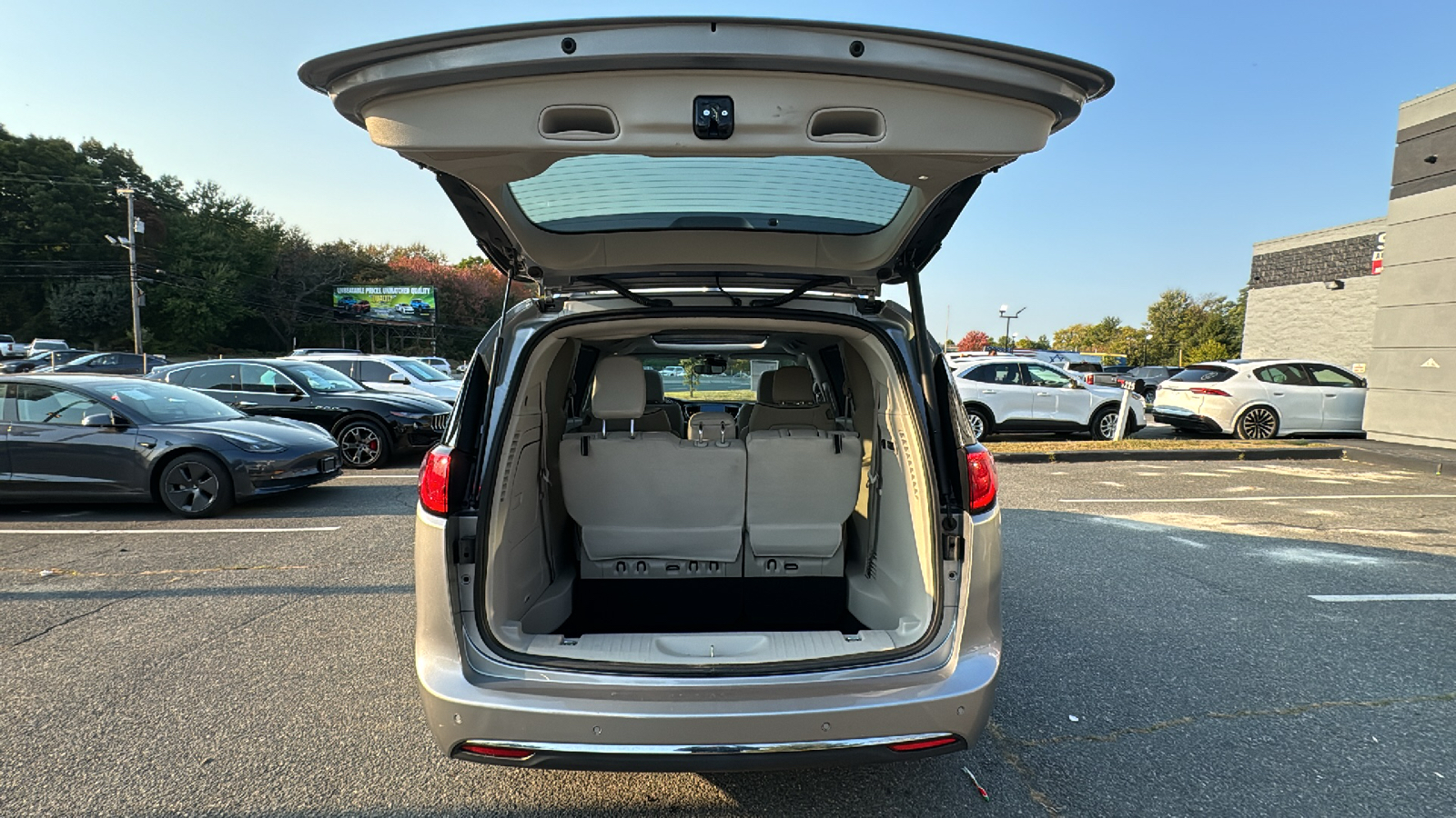 2018 Chrysler Pacifica Limited Minivan 4D 20