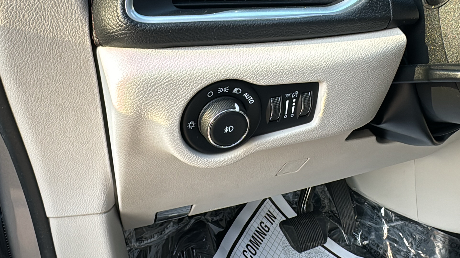 2018 Chrysler Pacifica Limited Minivan 4D 35