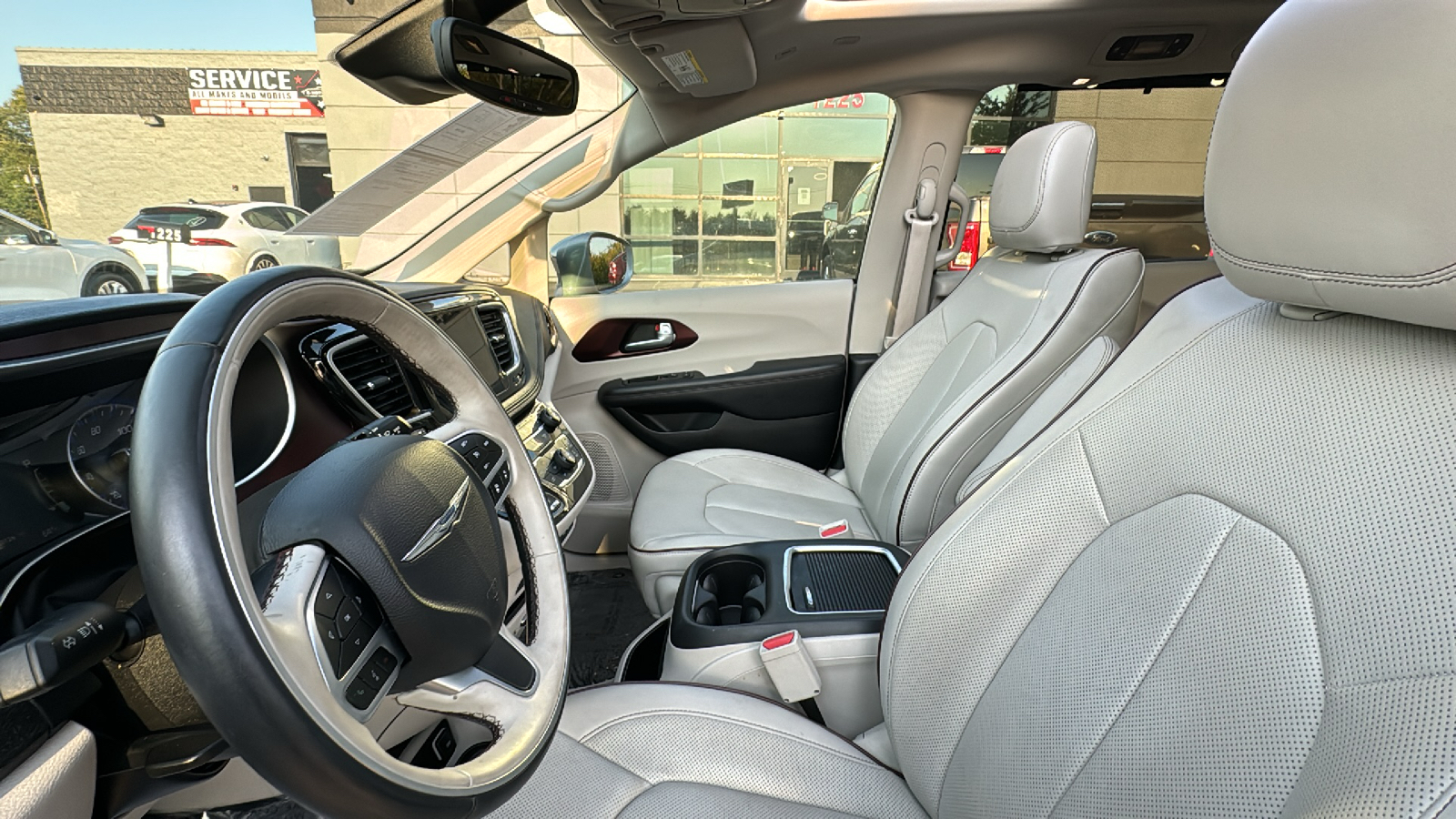 2018 Chrysler Pacifica Limited Minivan 4D 38