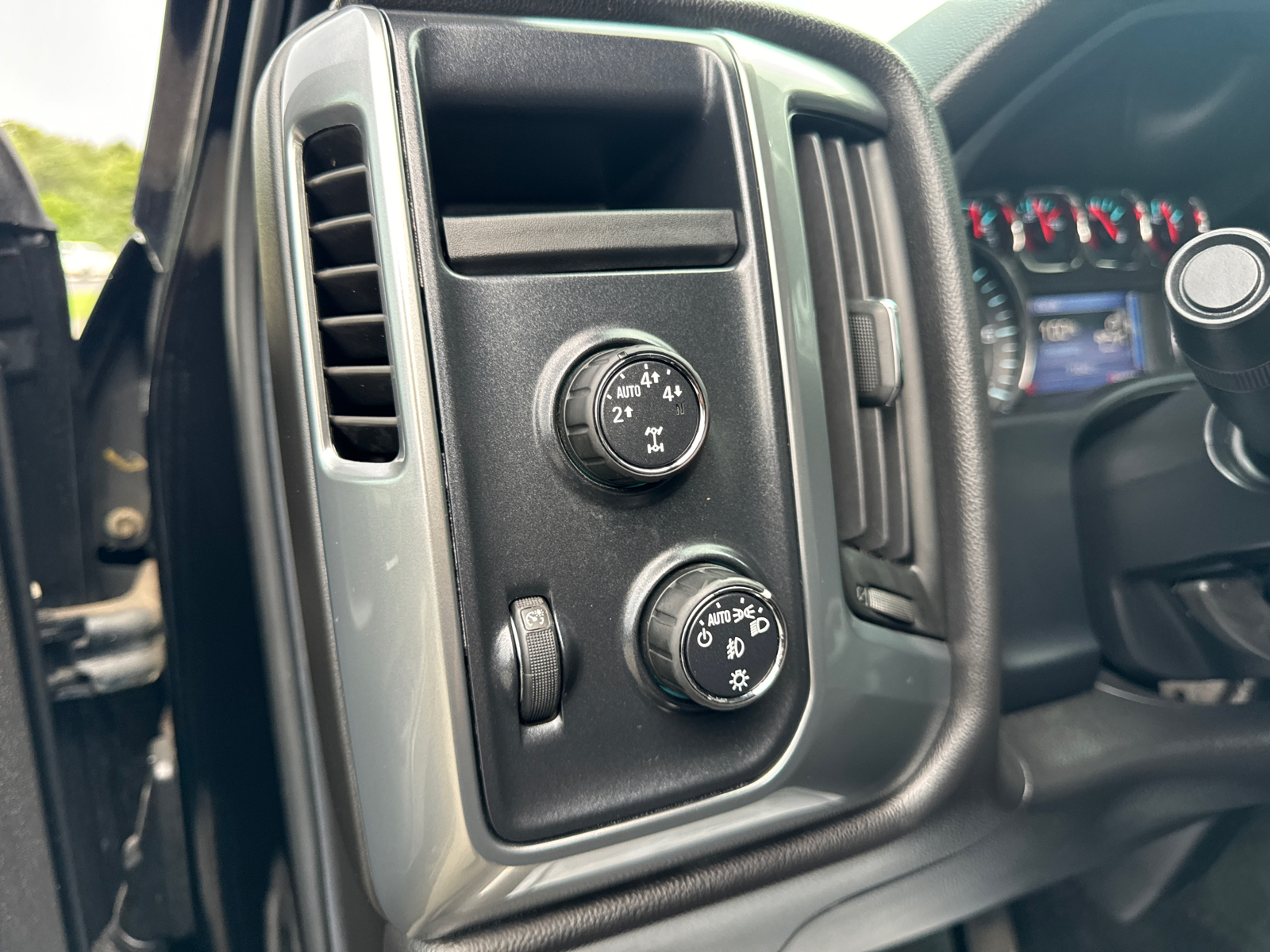 2014 Chevrolet Silverado 1500  35