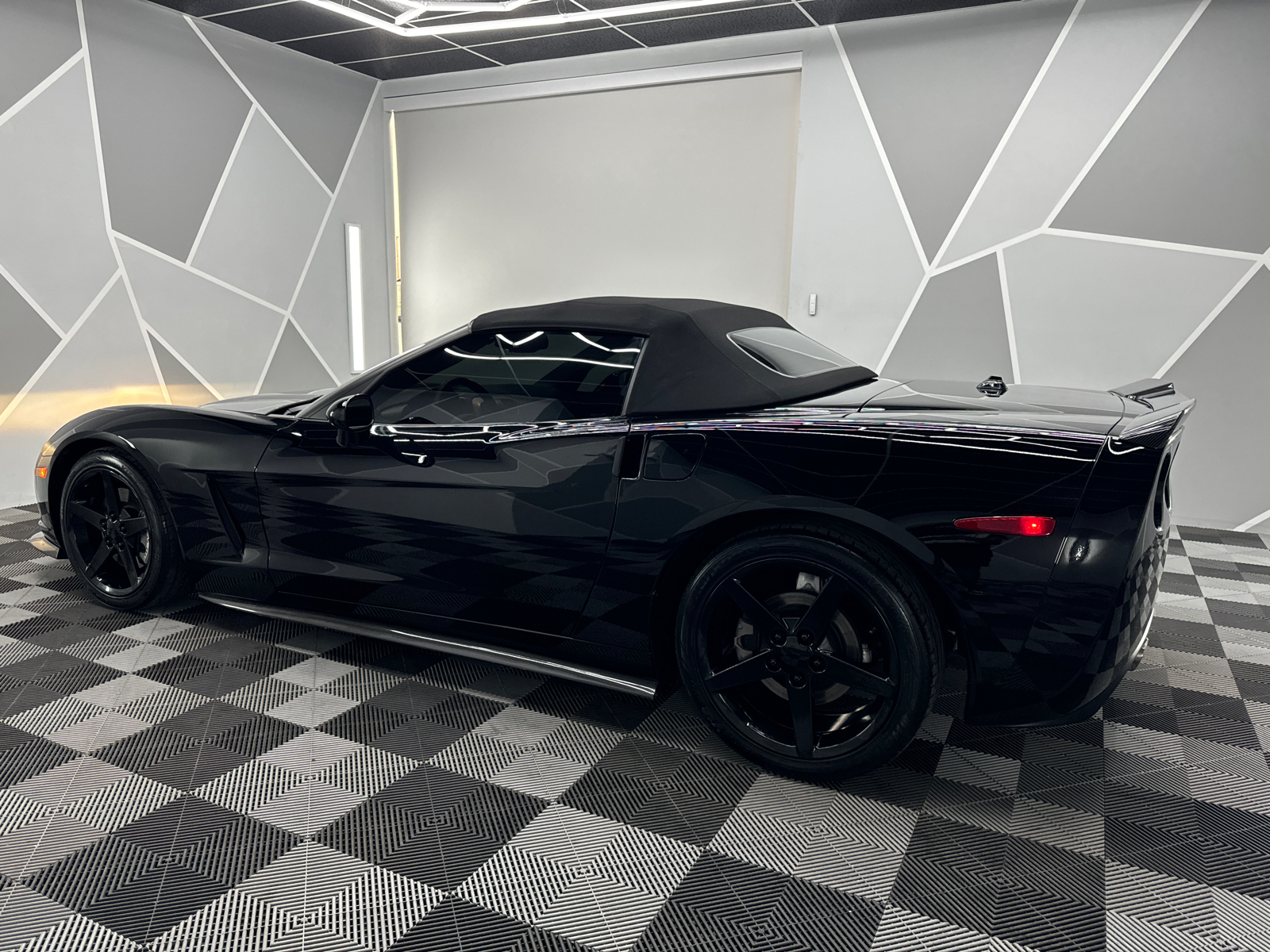 2005 Chevrolet Corvette Convertible 2D 4