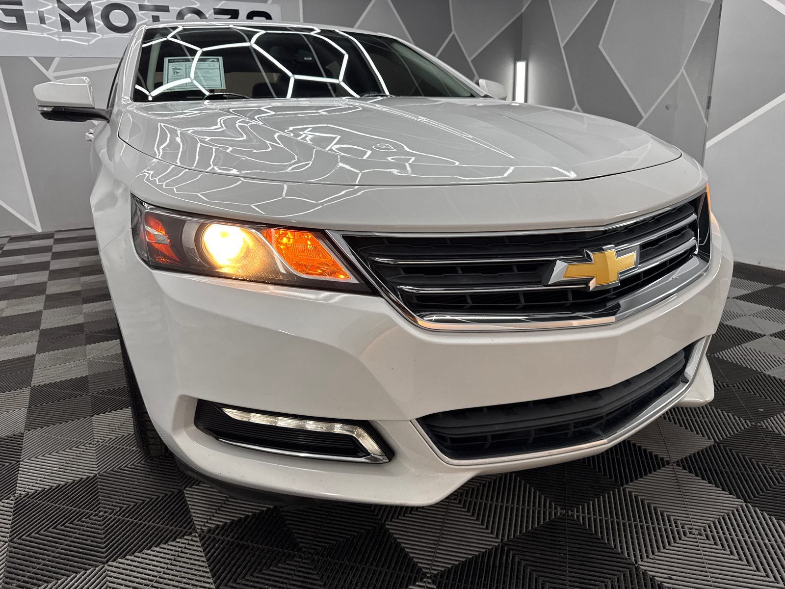 2018 Chevrolet Impala LT Sedan 4D 14