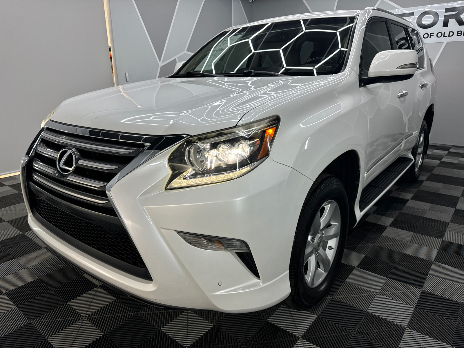 2016 Lexus GX GX 460 Sport Utility 4D 17