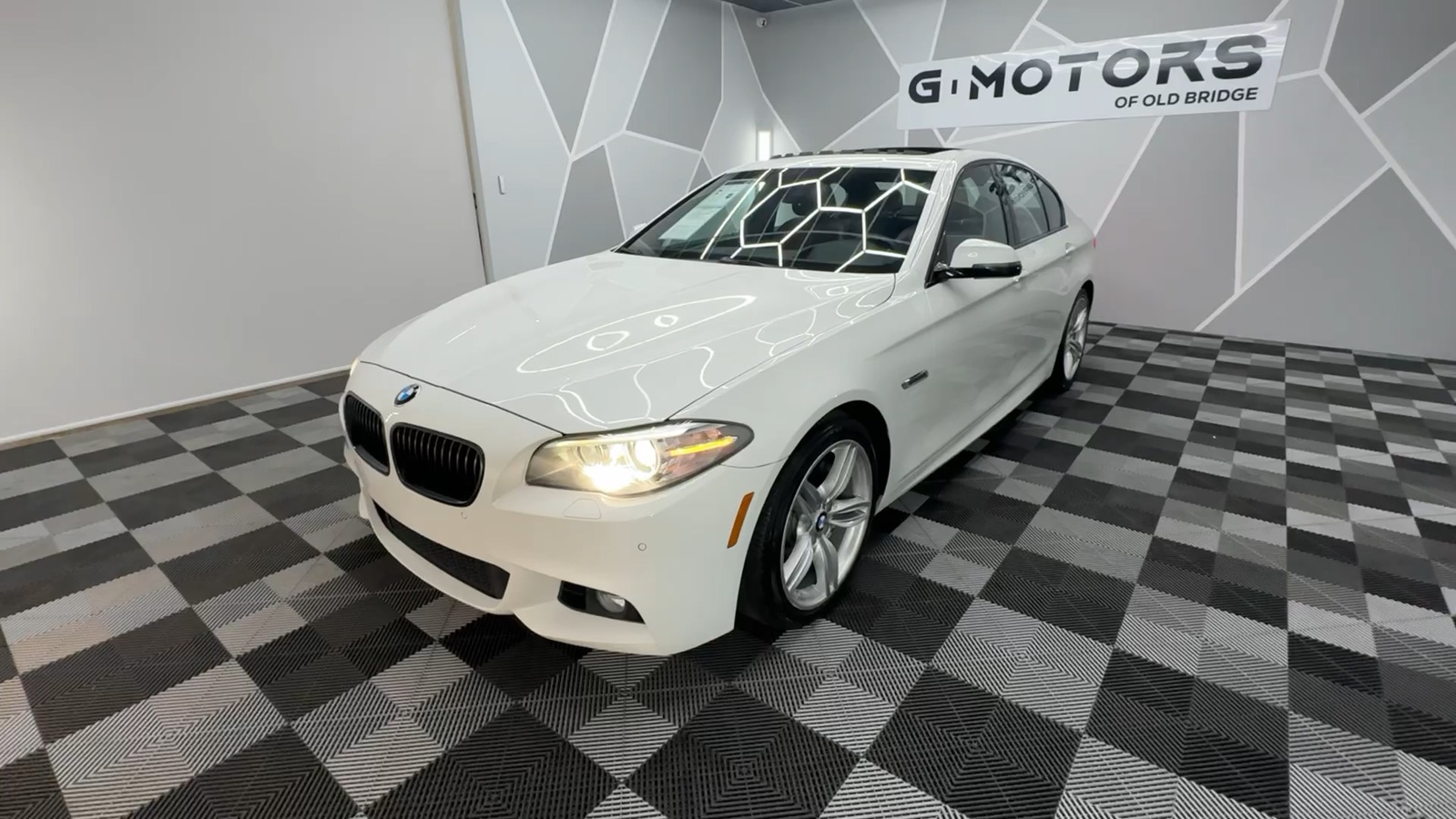 2016 BMW 5 Series 535i Sedan 4D 1