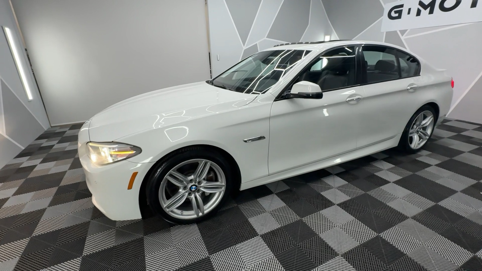 2016 BMW 5 Series 535i Sedan 4D 3