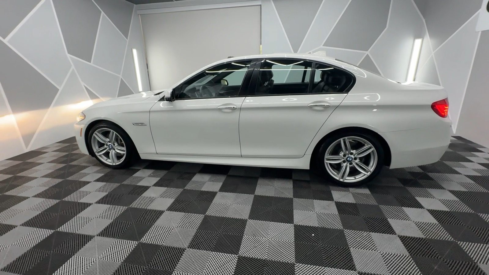 2016 BMW 5 Series 535i Sedan 4D 5