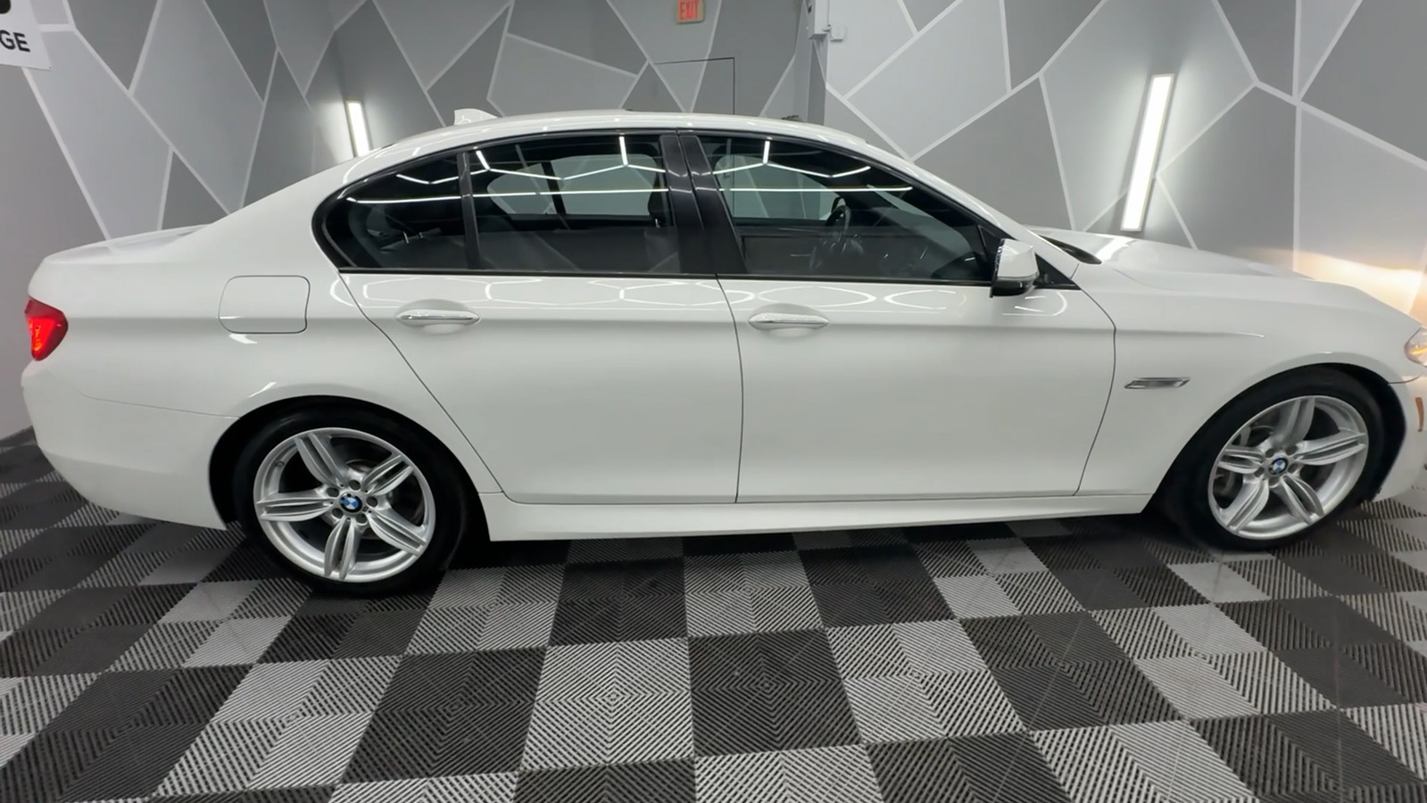 2016 BMW 5 Series 535i Sedan 4D 13