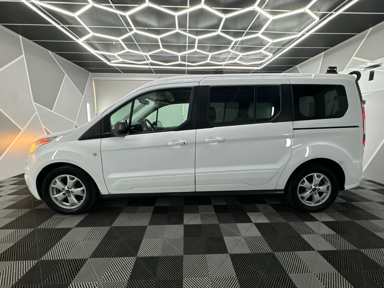 2014 Ford Transit Connect Passenger XLT Van 4D 3