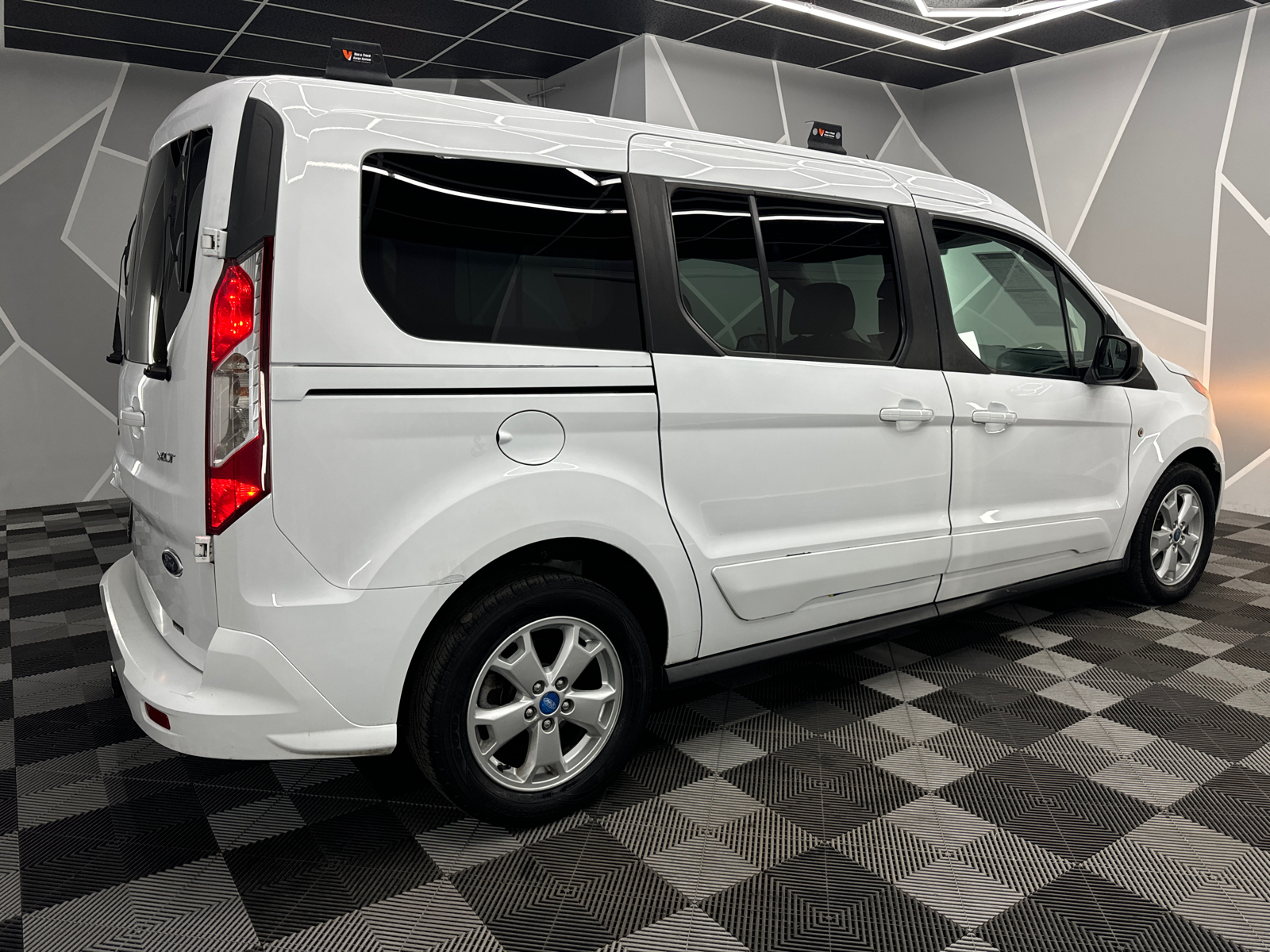 2014 Ford Transit Connect Passenger XLT Van 4D 10