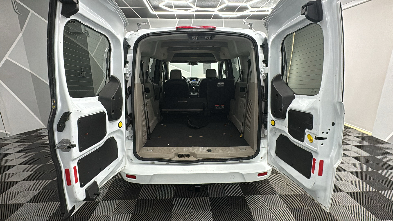 2014 Ford Transit Connect Passenger XLT Van 4D 20