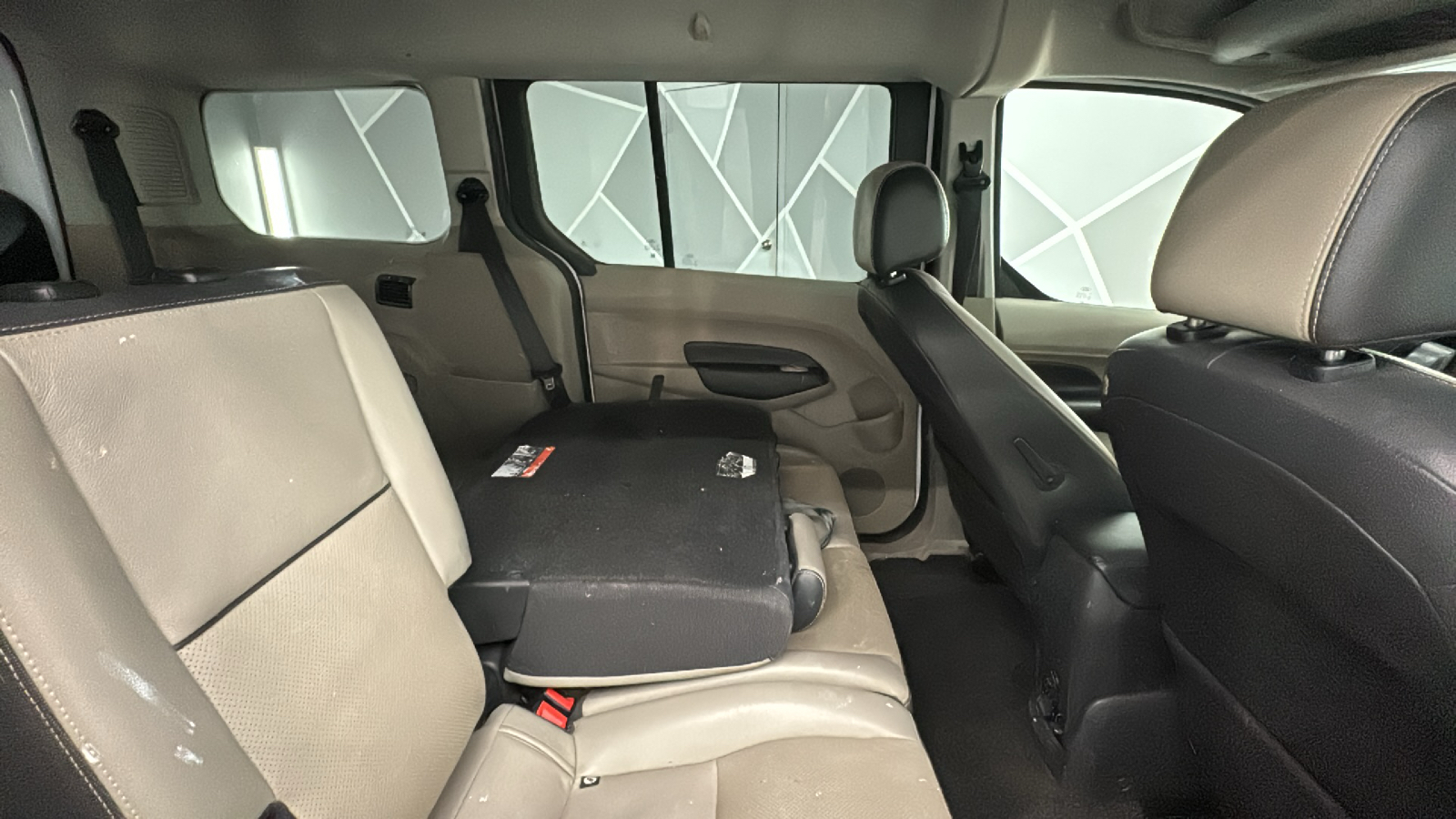 2014 Ford Transit Connect Passenger XLT Van 4D 24