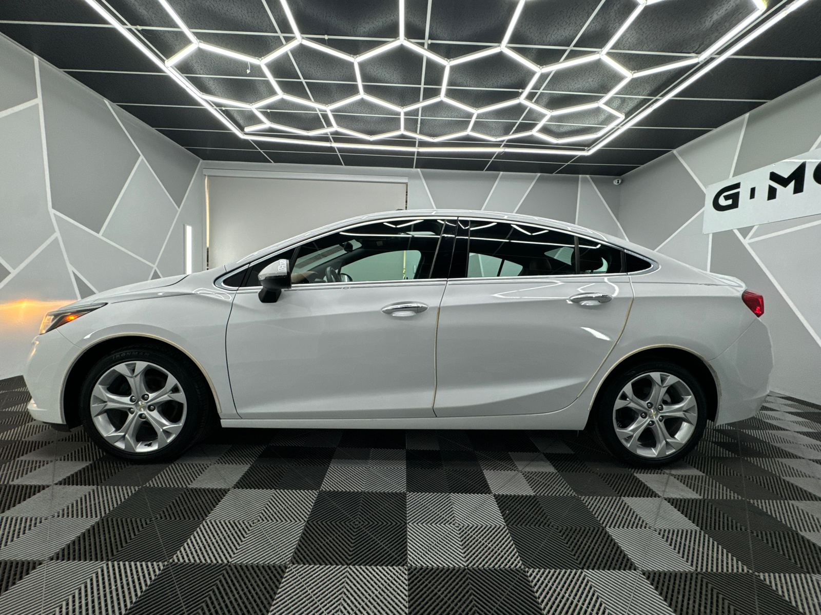 2018 Chevrolet Cruze Premier Sedan 4D 3