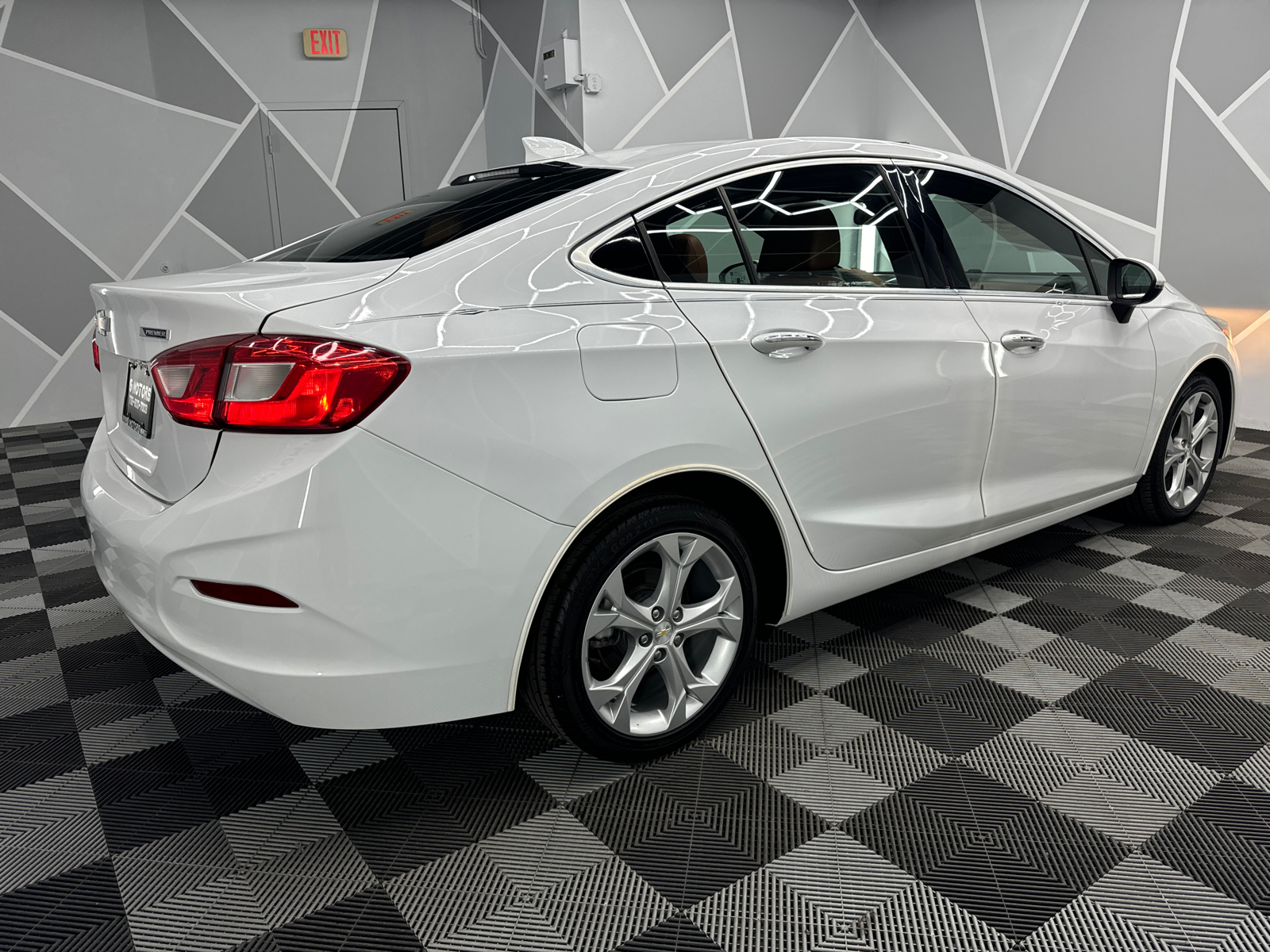 2018 Chevrolet Cruze Premier Sedan 4D 10