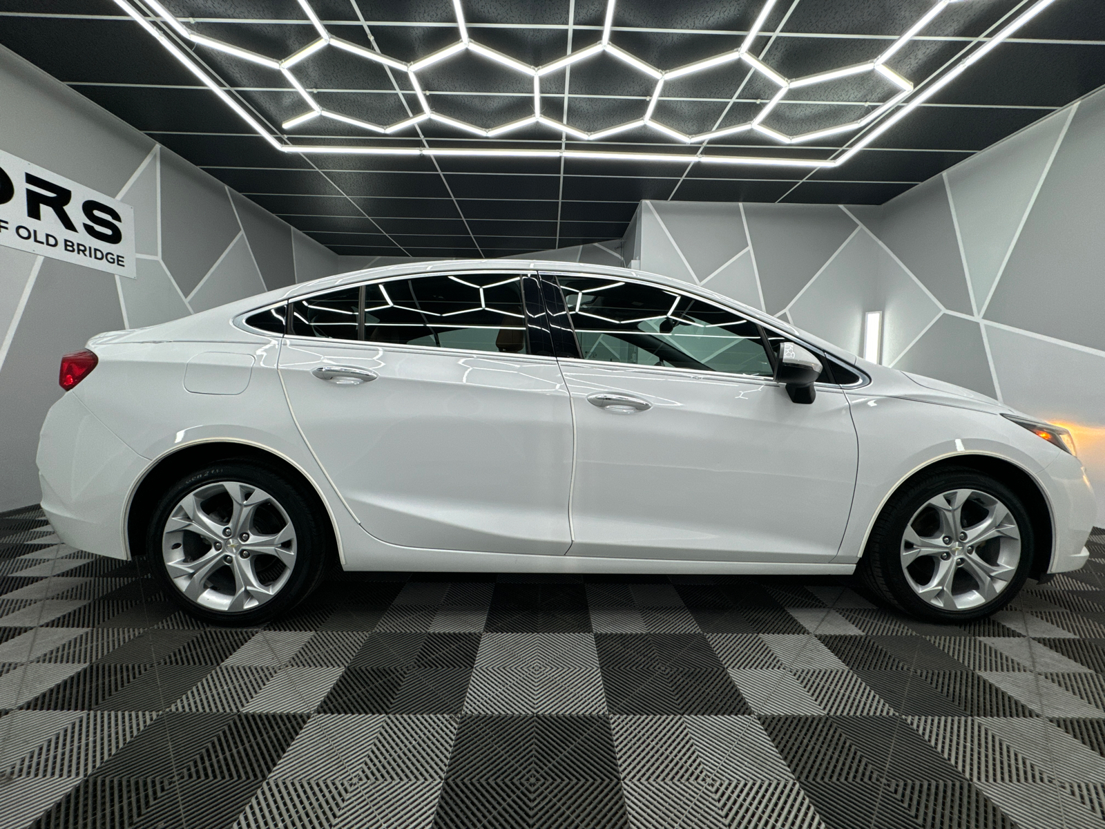 2018 Chevrolet Cruze Premier Sedan 4D 11