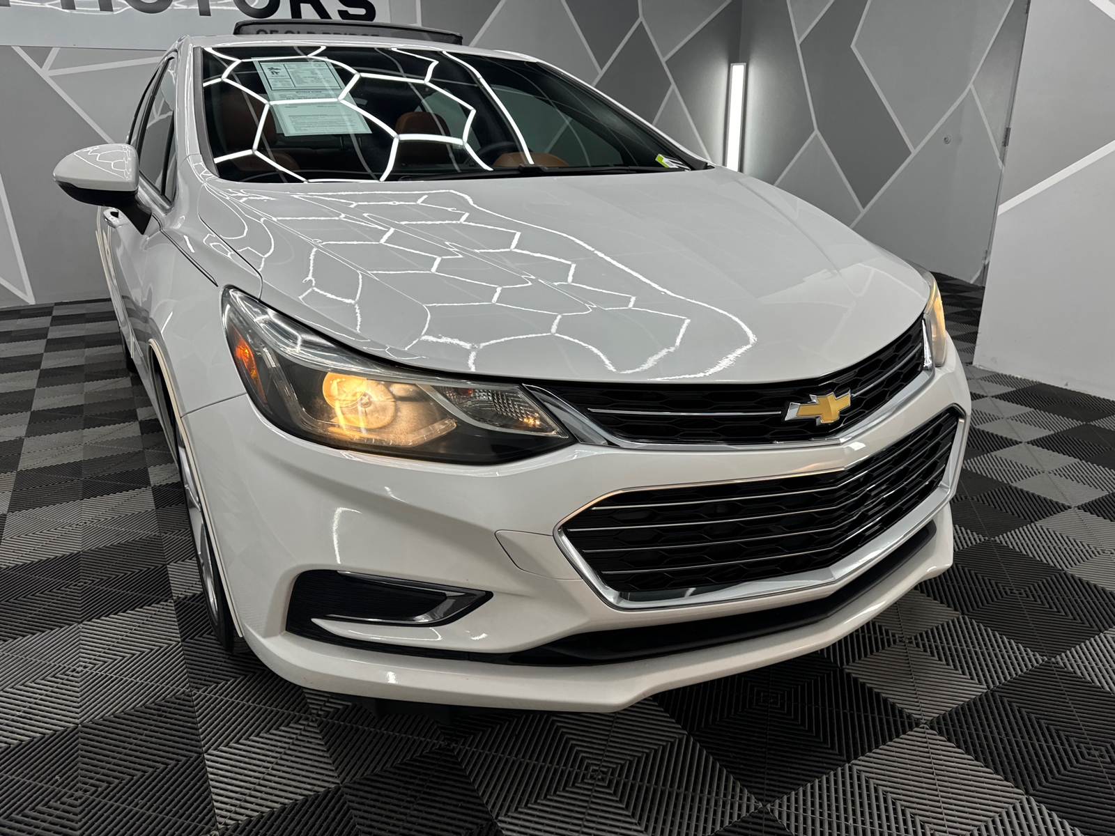 2018 Chevrolet Cruze Premier Sedan 4D 14