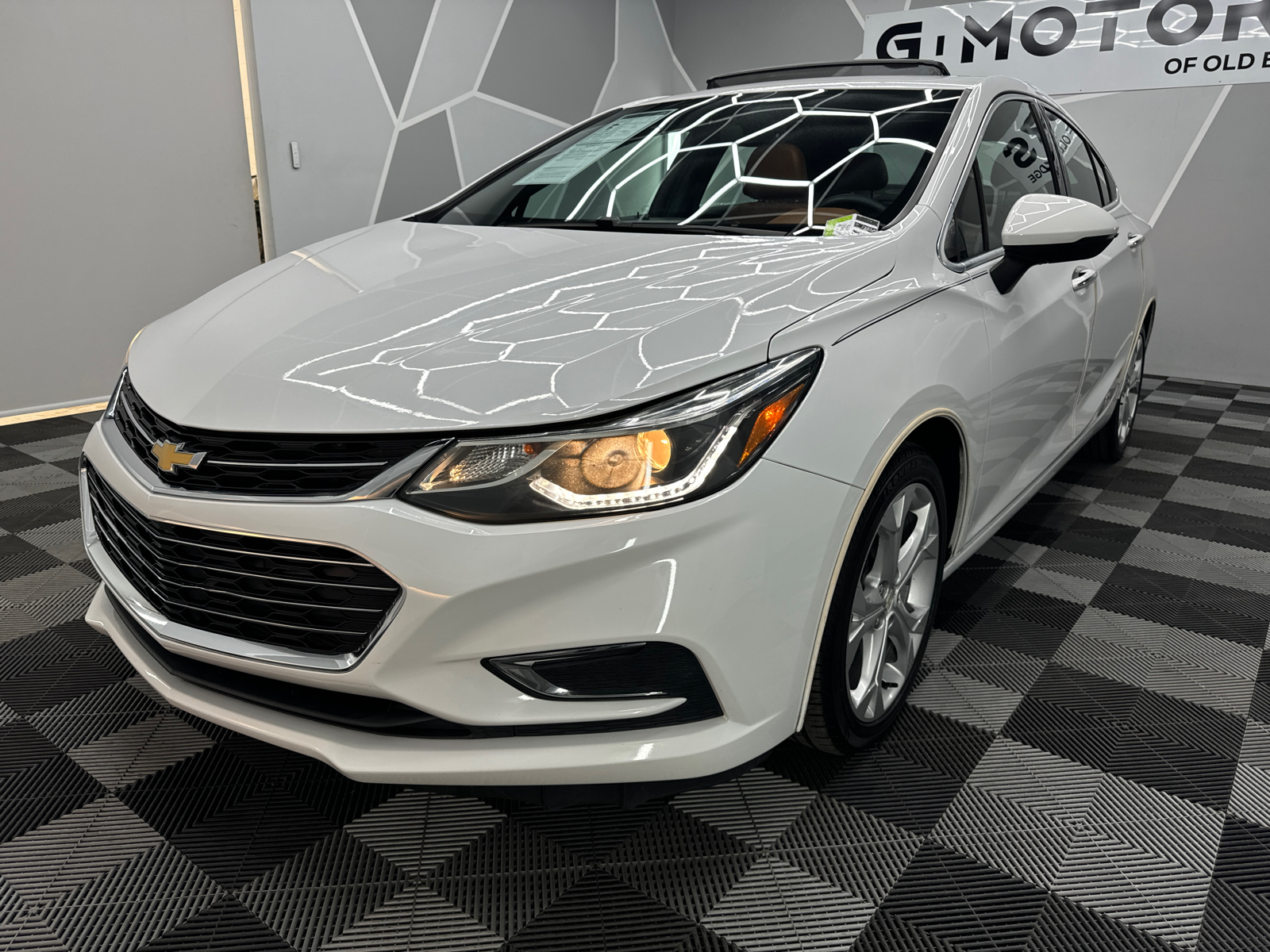 2018 Chevrolet Cruze Premier Sedan 4D 17