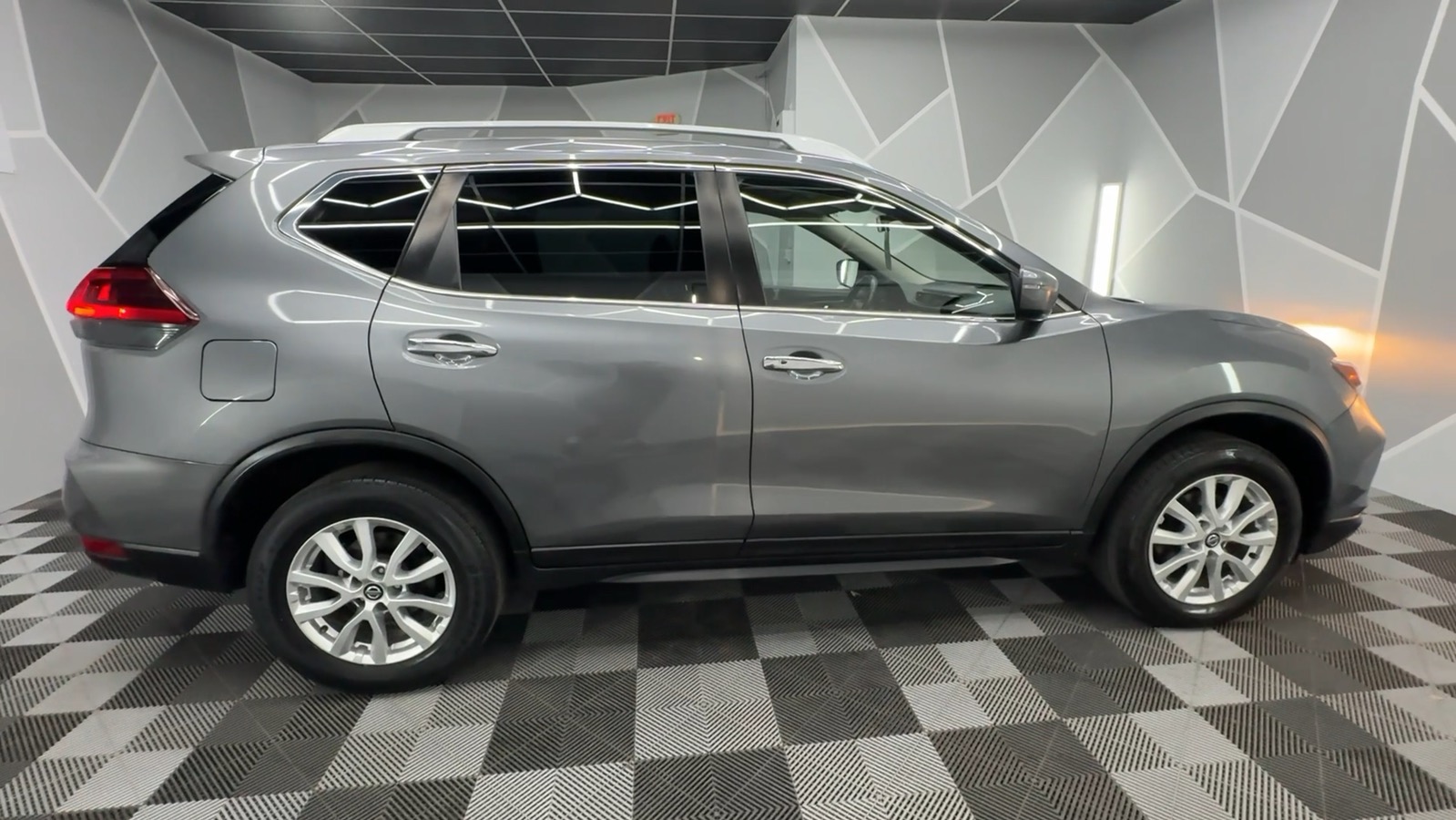 2020 Nissan Rogue SV Sport Utility 4D 12