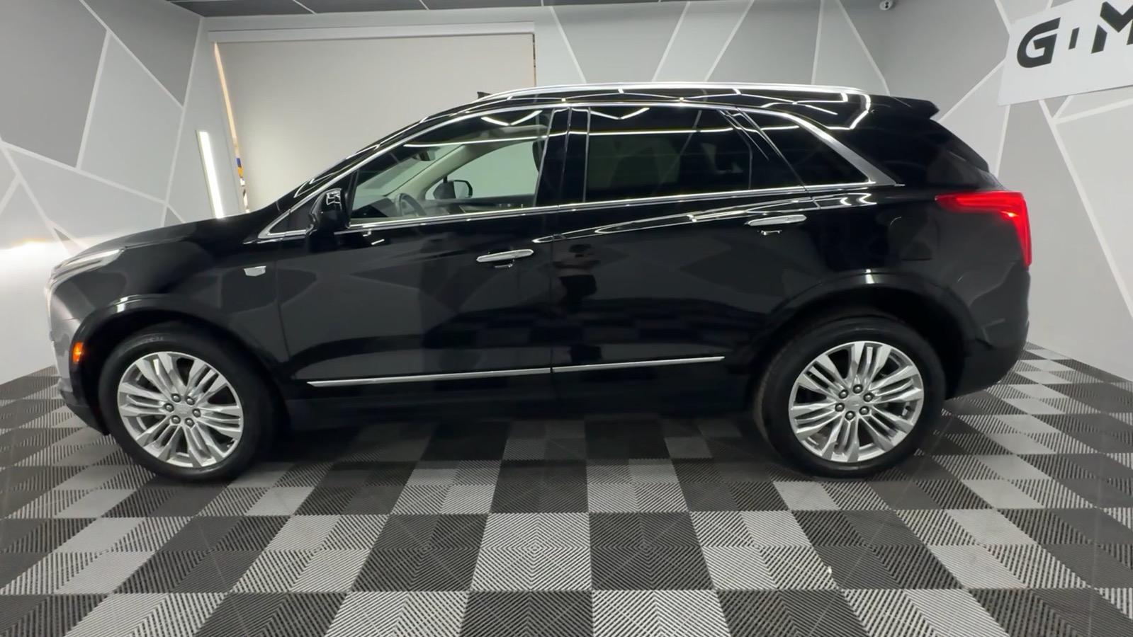 2019 Cadillac XT5 Premium Luxury Sport Utility 4D 3