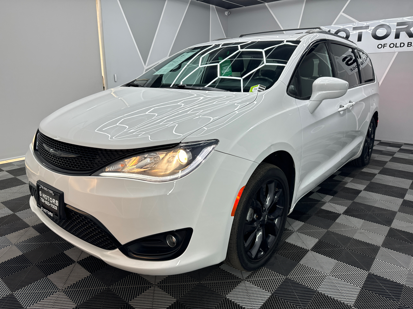 2020 Chrysler Pacifica Touring L Plus Minivan 4D 1