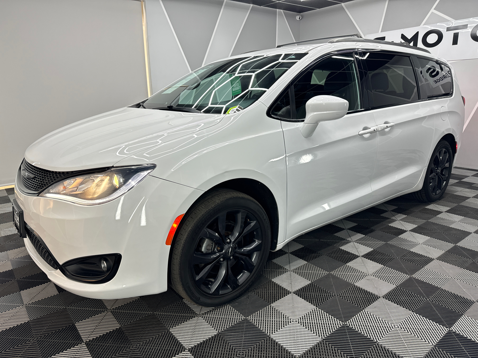 2020 Chrysler Pacifica Touring L Plus Minivan 4D 2