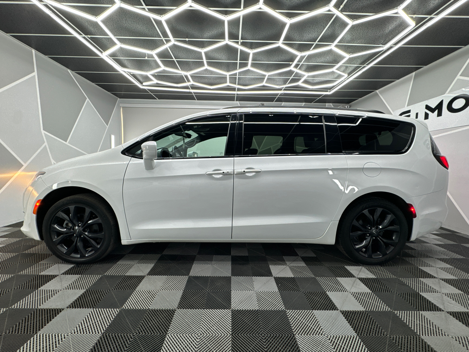 2020 Chrysler Pacifica Touring L Plus Minivan 4D 3