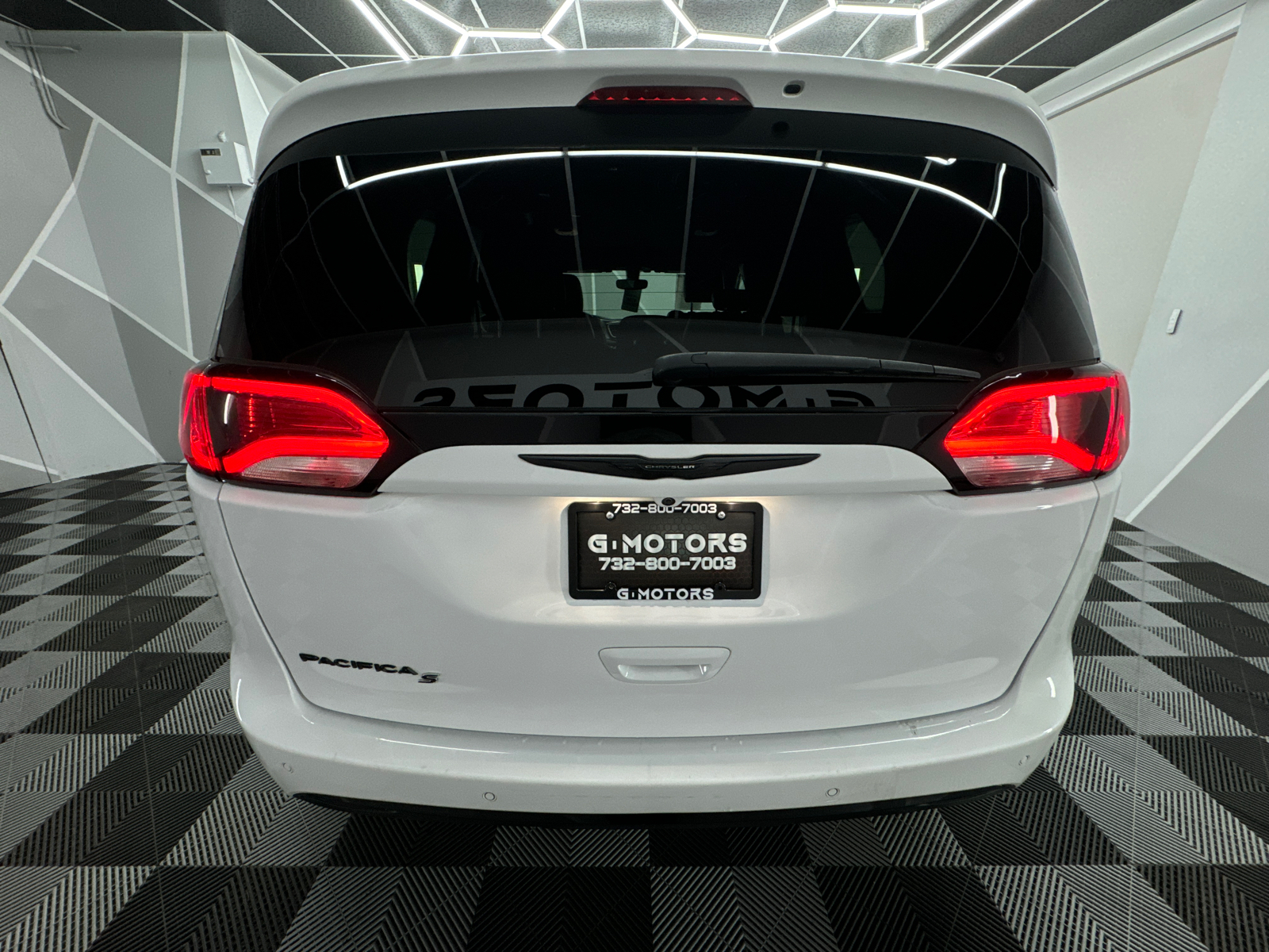 2020 Chrysler Pacifica Touring L Plus Minivan 4D 7