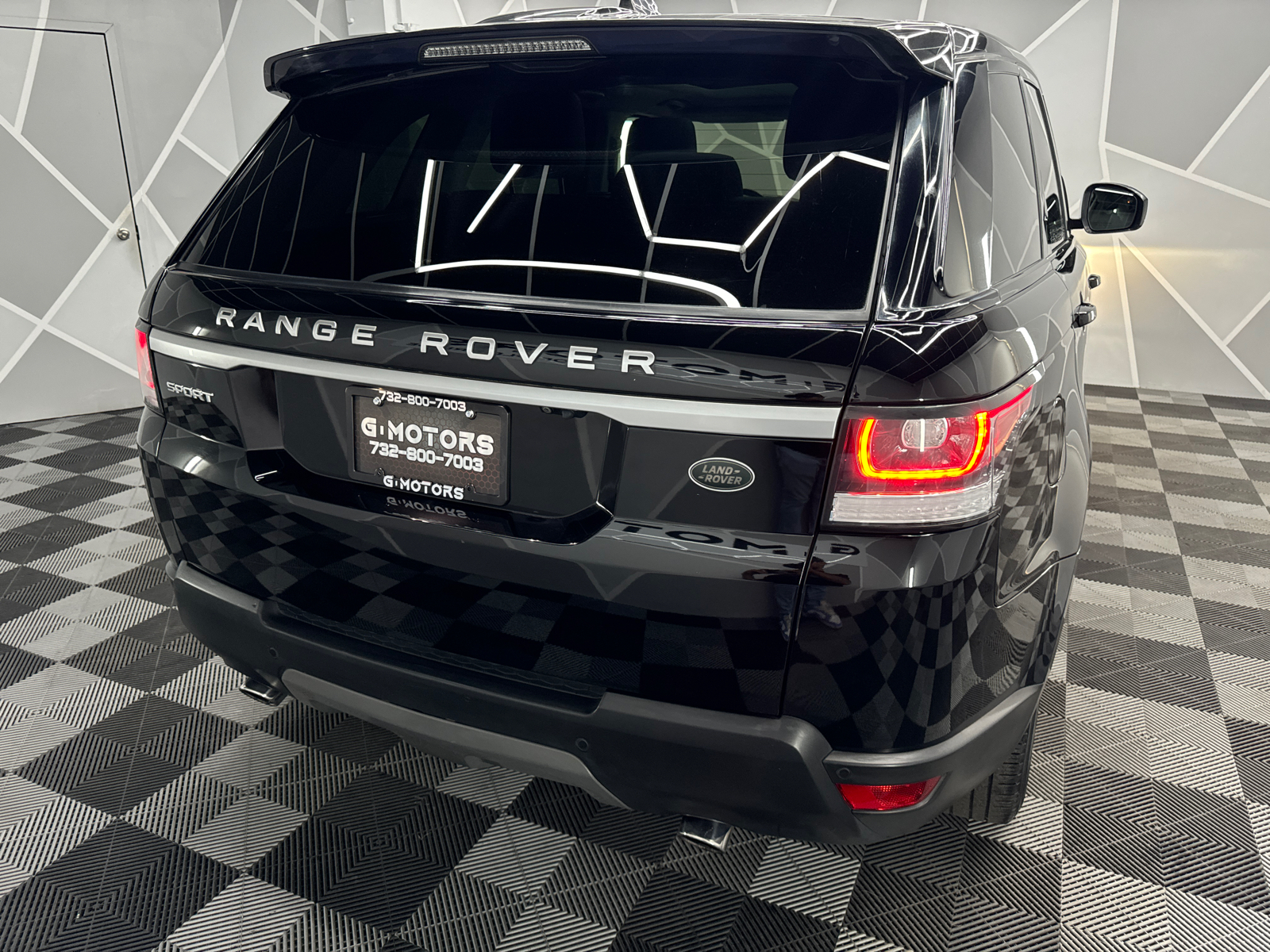 2017 Land Rover Range Rover Sport SE Sport Utility 4D 8