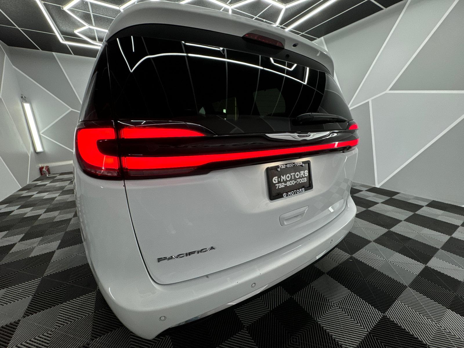 2022 Chrysler Pacifica Touring L Van 4D 6